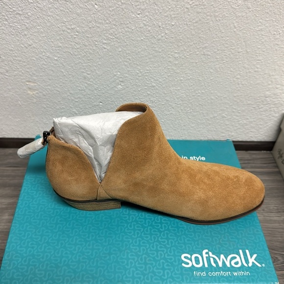 Women's SoftWalk Rylee Sand Suede - Picture 6 of 7